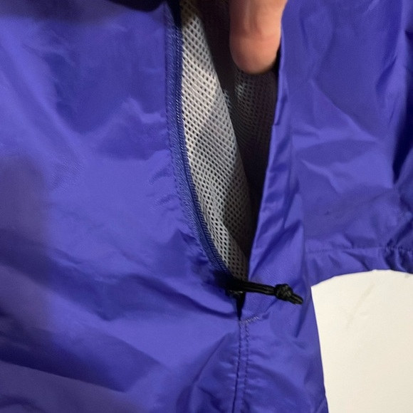 Cabela's women’s purple rain coat with storable hood  2XL - Picture 5 of 11